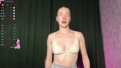 ElizabethLizy online show from September 8, 3:11 pm