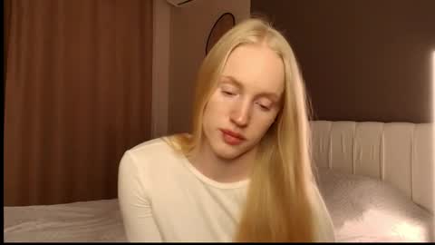 ElizabethLizy online show from May 31, 5:31 pm