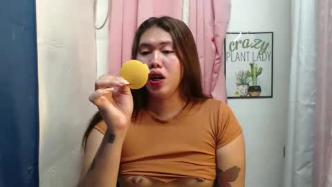 Snapshot of urlovely_sofie chatting on January 17, 6:44 pm Sofie online show from January 17, 6:44 pm