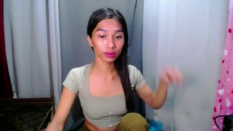 urloverjasmine_xx online show from June 26, 12:31 pm