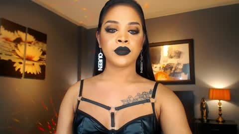 UrMajestyTyra online show from April 5, 1:25 am