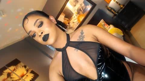 UrMajestyTyra online show from April 6, 1:03 am