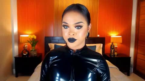 Snapshot of urmajestytyra chatting on June 24, 1:26 am UrMajestyTyra online show from June 24, 1:26 am