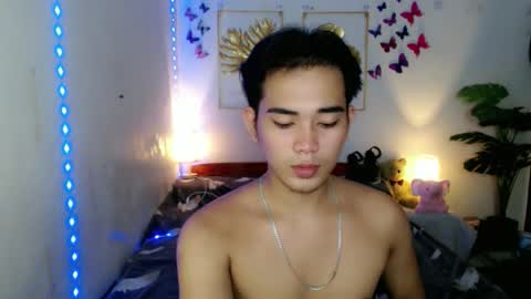 urpinoy_cummer online show from April 18, 2:32 pm
