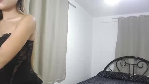 Snapshot of urprettyshantalxxx chatting on February 7, 6:11 pm Shantal online show from February 7, 6:11 pm