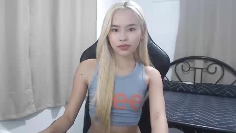 Snapshot of urprettyshantalxxx chatting on February 27, 2:50 pm Shantal online show from February 27, 2:50 pm