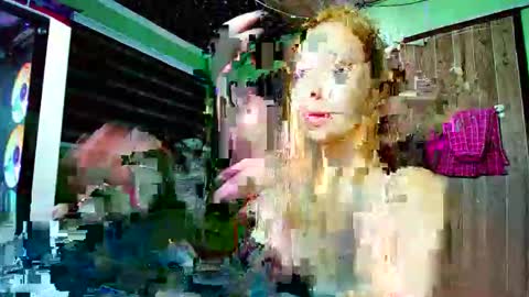 Snapshot of ursexymayhem1 chatting on February 15, 11:01 pm Ursexymayhem online show from February 15, 11:01 pm