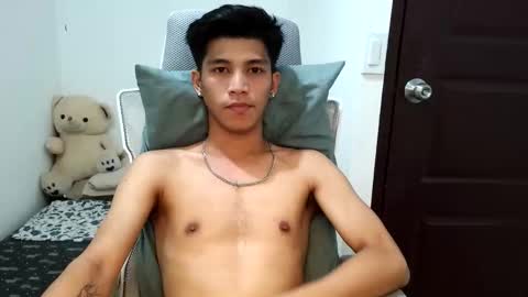 ursweetie_boy online show from April 14, 11:05 am