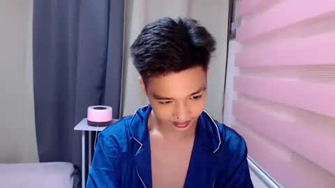 Snapshot of urtwinkjinwoo chatting on October 21, 10:54 pm JC online show from October 21, 10:54 pm