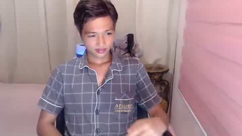 Snapshot of urtwinkjinwoo chatting on December 5, 7:28 am JC online show from December 5, 7:28 am