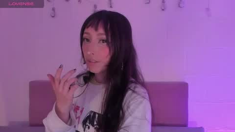 v1cky_ online show from April 23, 11:40 pm