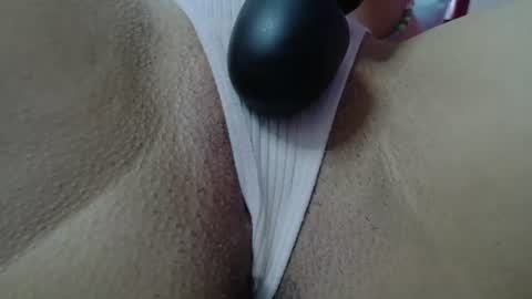 Snapshot of vainilla_cam chatting on July 7, 7:23 am Vainilla online show from July 7, 7:23 am