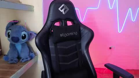 Snapshot of val_mendoza chatting on February 7, 6:06 am Val online show from February 7, 6:06 am