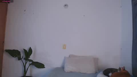 IG-valen mendoza99  twitter valenthompson99 online show from April 16, 2:34 am