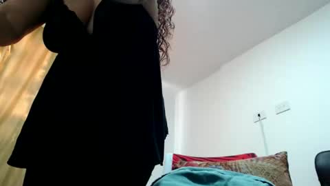 Valentina2730 online show from February 4, 10:36 pm