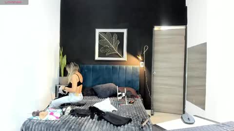 valentina_herrrera online show from May 19, 2:01 pm