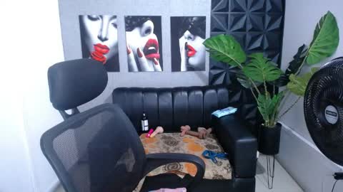 Valentina  online show from April 7, 9:59 pm