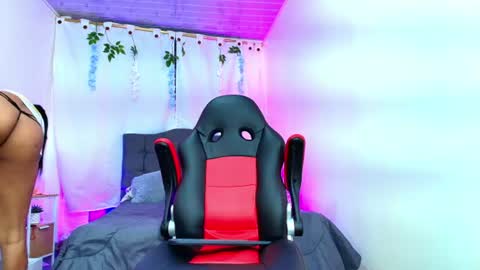 valentina_y_sneiderr online show from June 30, 11:50 pm