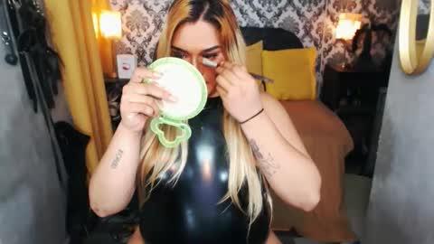 Snapshot of valentinadom95 chatting on March 5, 2:57 am valentinadom95 online show from March 5, 2:57 am