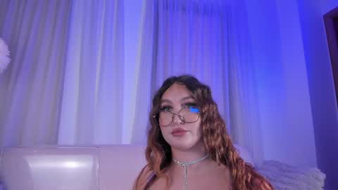 Snapshot of valentinamonroee_ chatting on July 18, 7:28 pm Valentina online show from July 18, 7:28 pm
