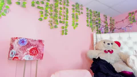 valentinee_xo online show from June 16, 12:46 am