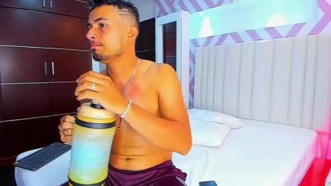  Valentinos  online show from April 18, 9:15 pm