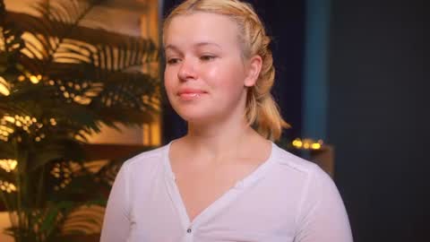 valeri______ online show from June 19, 7:34 am