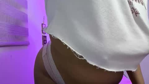 Snapshot of valeria_cherry chatting on May 15, 5:25 am valeria online show from May 15, 5:25 am