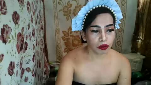 Snapshot of valerie_sensual chatting on July 25, 2:31 am valerie_sensual online show from July 25, 2:31 am