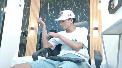 Snapshot of valerihot_1 chatting on June 15, 2:58 am VALERIO online show from June 15, 2:58 am