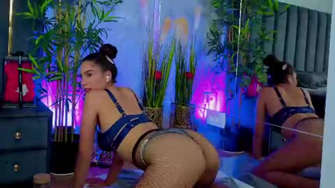 Snapshot of valery_evann chatting on June 11, 12:43 am Valery online show from June 11, 12:43 am