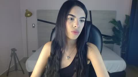 Snapshot of valery_restrepo chatting on July 27, 8:38 pm valery_restrepo online show from July 27, 8:38 pm