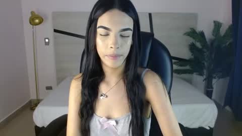 Snapshot of valery_restrepo chatting on July 29, 8:29 pm valery_restrepo online show from July 29, 8:29 pm