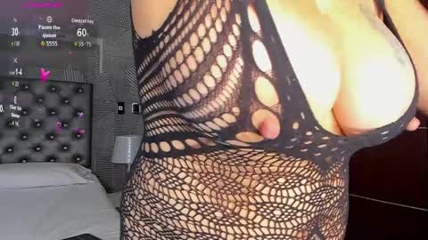 Snapshot of valerydiamond_ chatting on April 23, 11:29 pm Valery online show from April 23, 11:29 pm