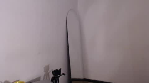 VALIENTE  online show from April 7, 3:51 am