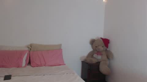 VALIENTE  online show from April 16, 12:22 am