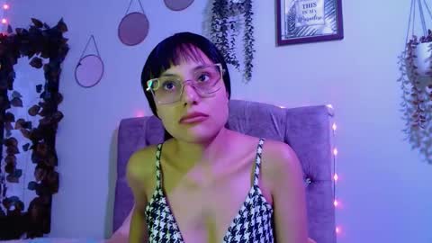 valkiry_ online show from March 27, 10:20 pm