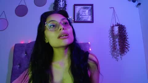 valkiry_ online show from April 4, 9:56 pm