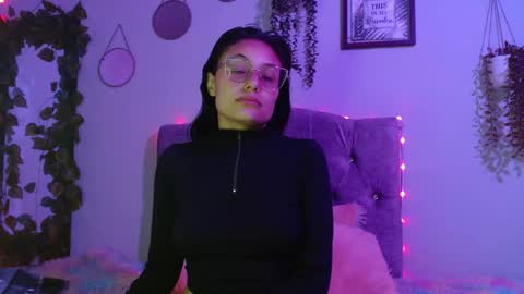 valkiry_ online show from April 10, 8:57 pm