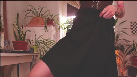 Snapshot of vampire_valentine chatting on December 3, 7:11 pm Mollyy Valentine online show from December 3, 7:11 pm