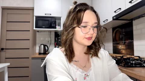 Snapshot of vanesabrazzle chatting on March 16, 1:15 pm Velma online show from March 16, 1:15 pm