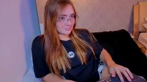 vanessa_foxyy online show from July 11, 8:33 pm