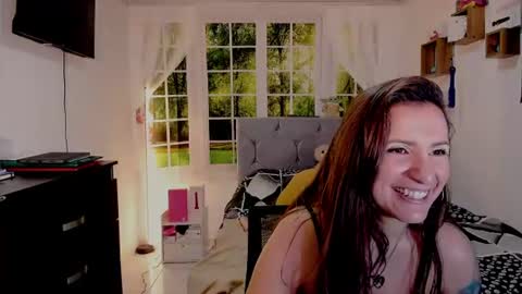 Snapshot of vanessa_udream chatting on July 2, 6:25 pm Vanessa online show from July 2, 6:25 pm