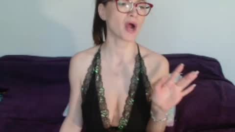 Snapshot of vanessalarahot chatting on June 19, 9:35 am Vanessa online show from June 19, 9:35 am