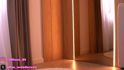 Vanessa Simon online show from March 14, 6:30 am