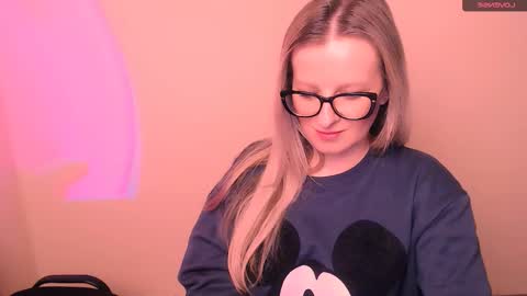 Mia online show from February 16, 5:25 am