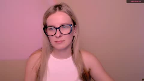 Mia online show from May 25, 12:22 pm