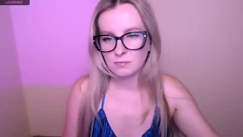 Mia online show from June 11, 4:38 pm
