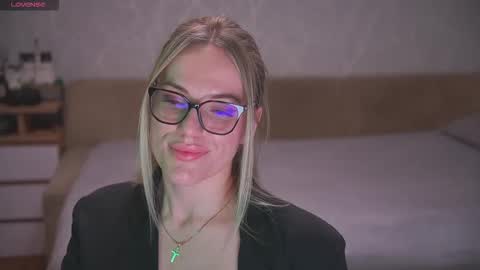 Sophie online show from March 6, 10:50 pm