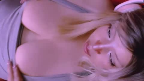 Snapshot of vanne_amet chatting on June 8, 2:01 am free follow me online show from June 8, 2:01 am